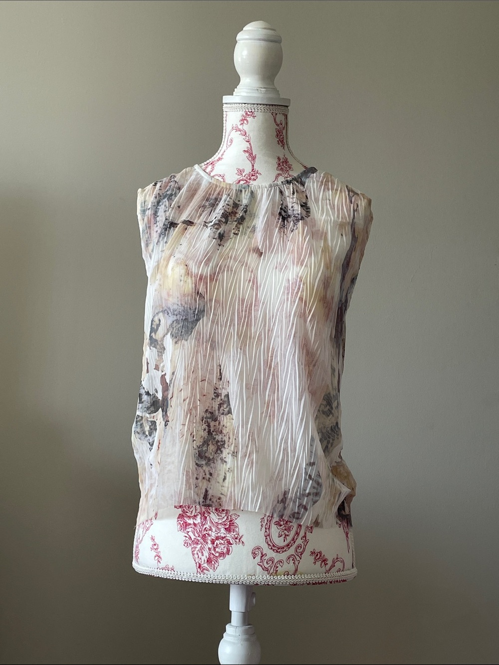 Aritzia Pleated Watercolor Print Sleeveless Sheer Top - Gray, Cream, White